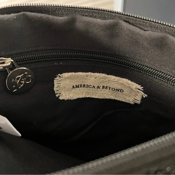 America Beyond Embellished Sequined Beaded Clutch Wristlet Butterfly Flowers - Picture 8 of 10